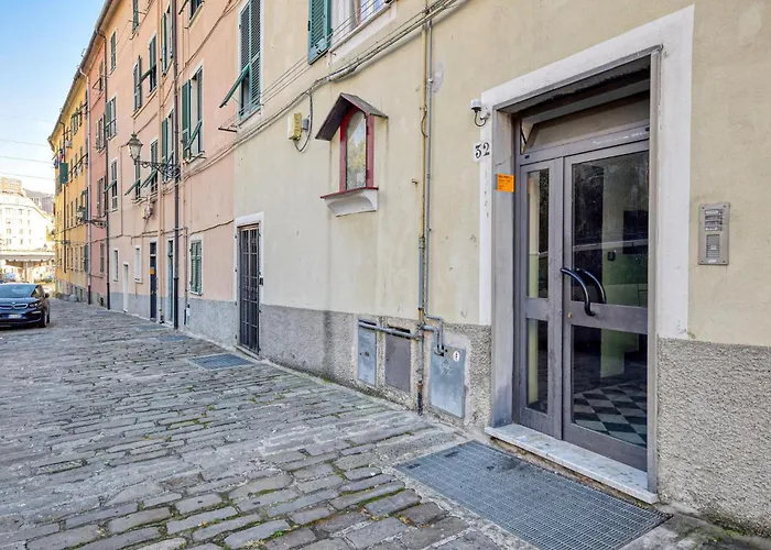 2 Bedroom Nice Apartment In Genova