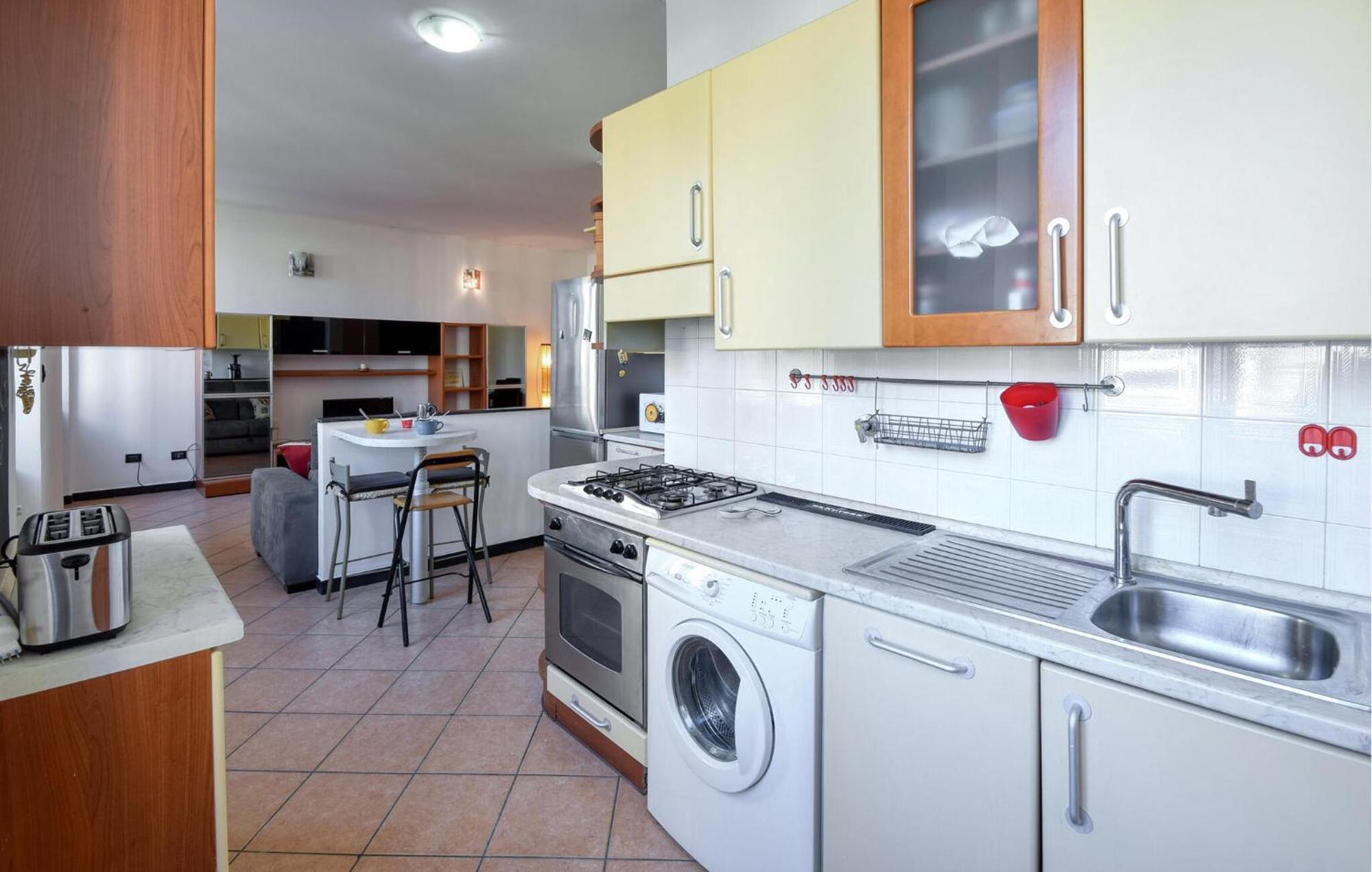 2 Bedroom In Apartment Genua