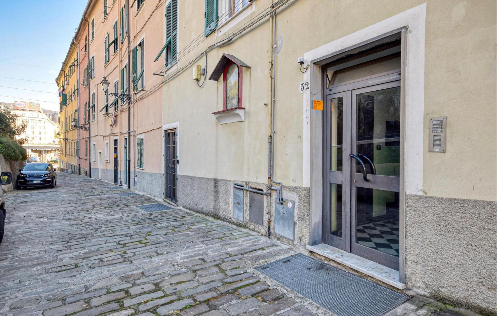 2 Bedroom In * Genua
